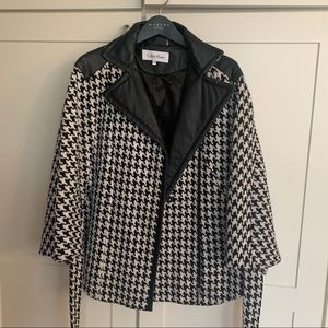 Calvin Klein - Women’s Black and White Shall